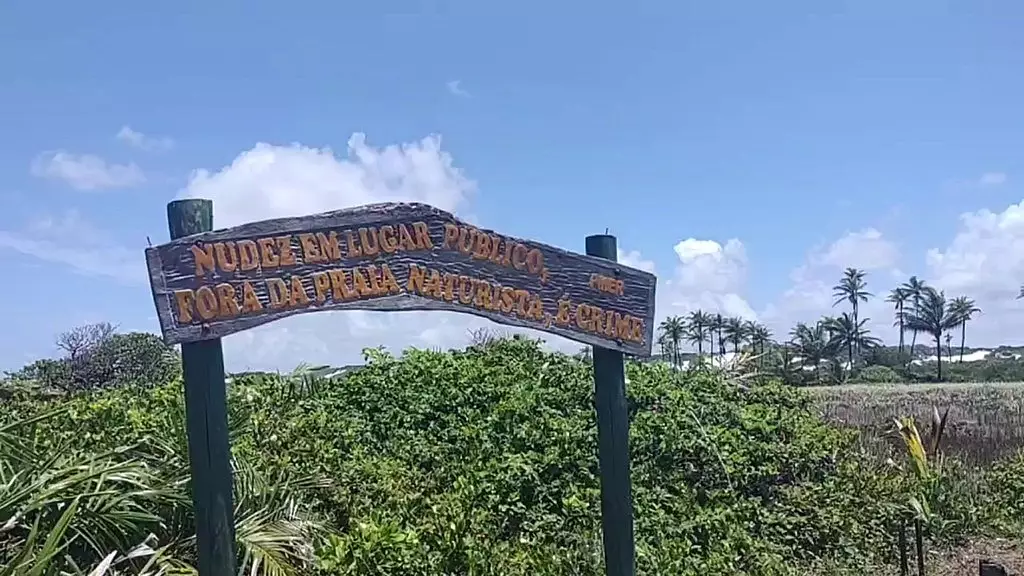 fui na praia de nudismo chupara a rola grande do negao safado