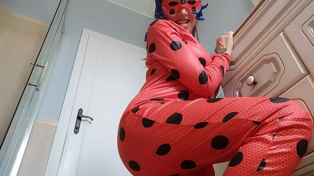 sexy lady bug with big ass