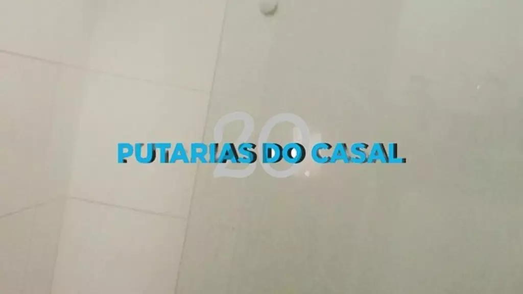 coroa se depilando no banheiro enquanto corno do marido saiu para trabalhar.