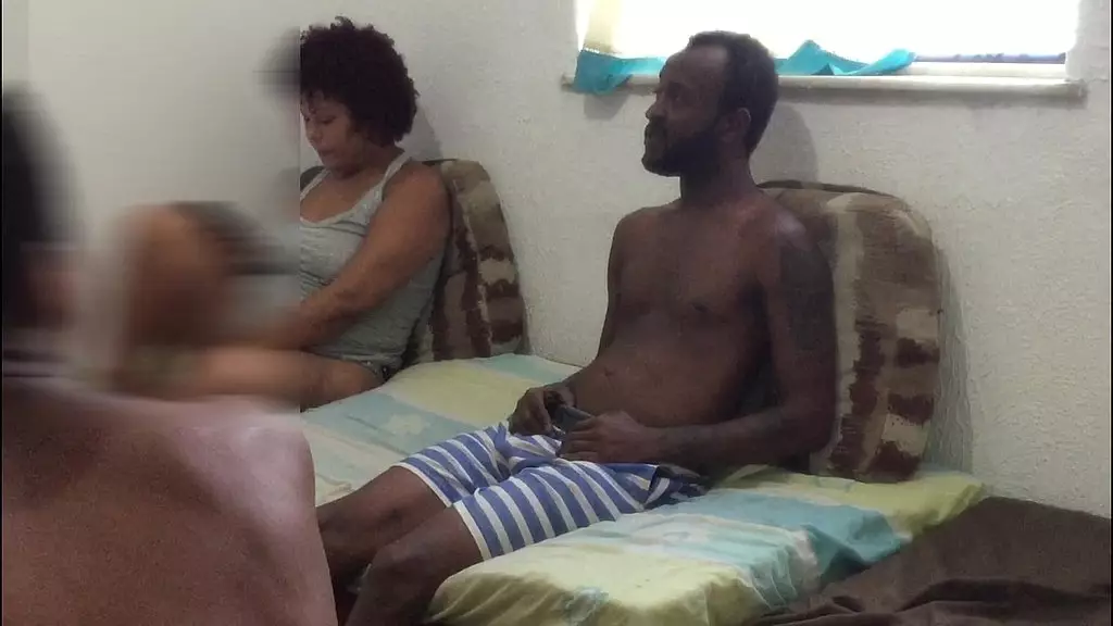 meu ssobrinho agora tbm fode a linha mulher e enche a buceta dela de leite