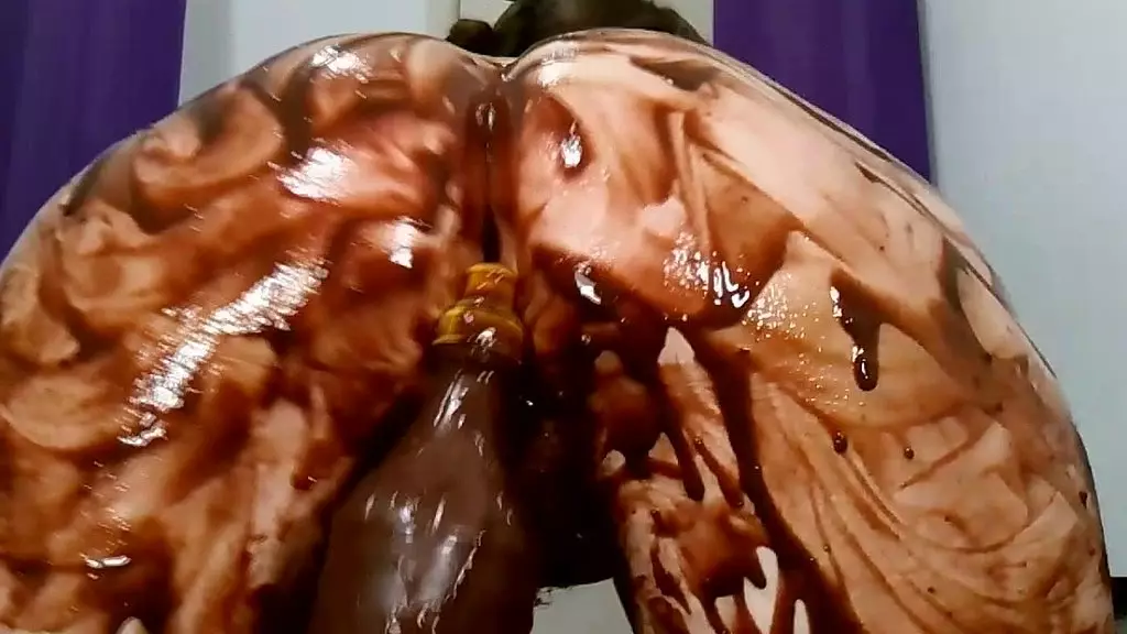 carol squirter twerking spreading chocolate all over butt