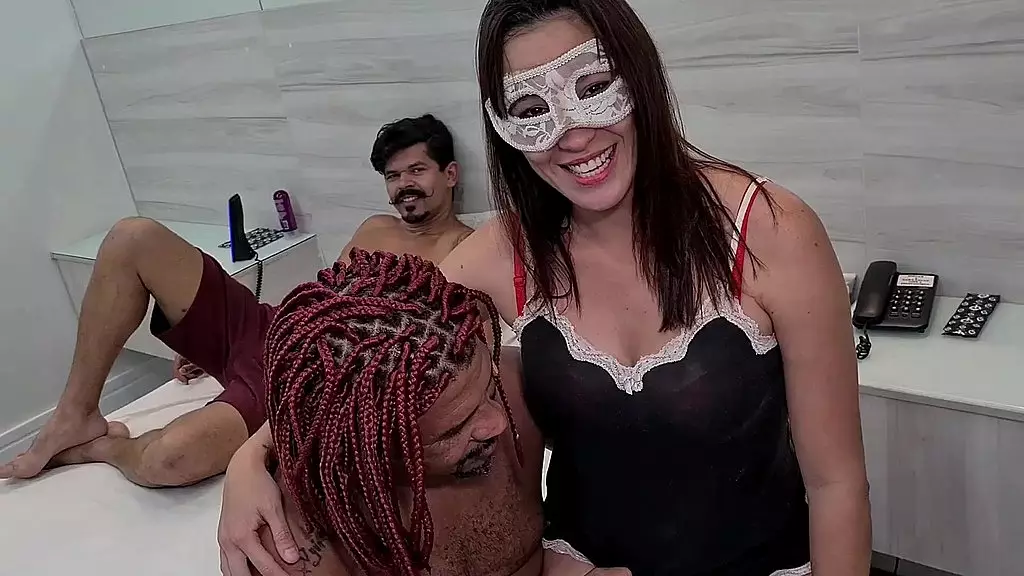 primeira vez no porno da milf lais castro fodeu com dois no motel e acabou liberando o cuzinho pro leo ogro