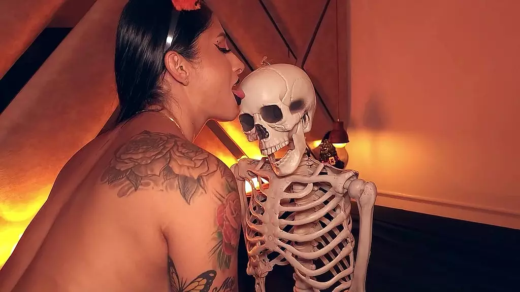 voodoo girl gets anal creampied